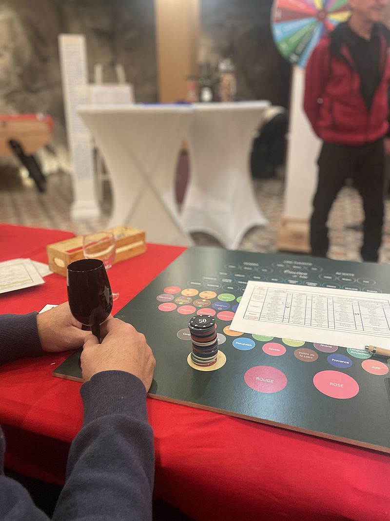 jeu de dégustation de vin Casvino lors d'une animation conviviale